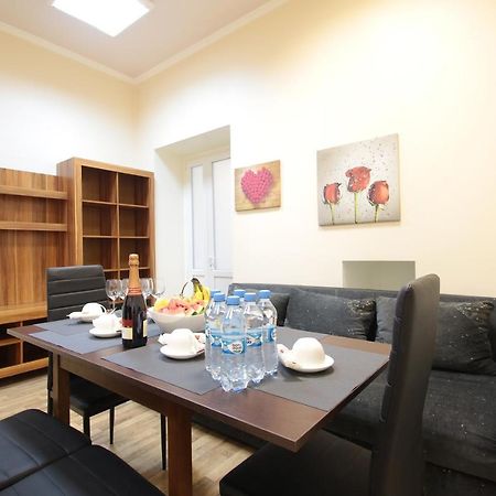 Deluxe Apartments 1326 Lviv Bagian luar foto