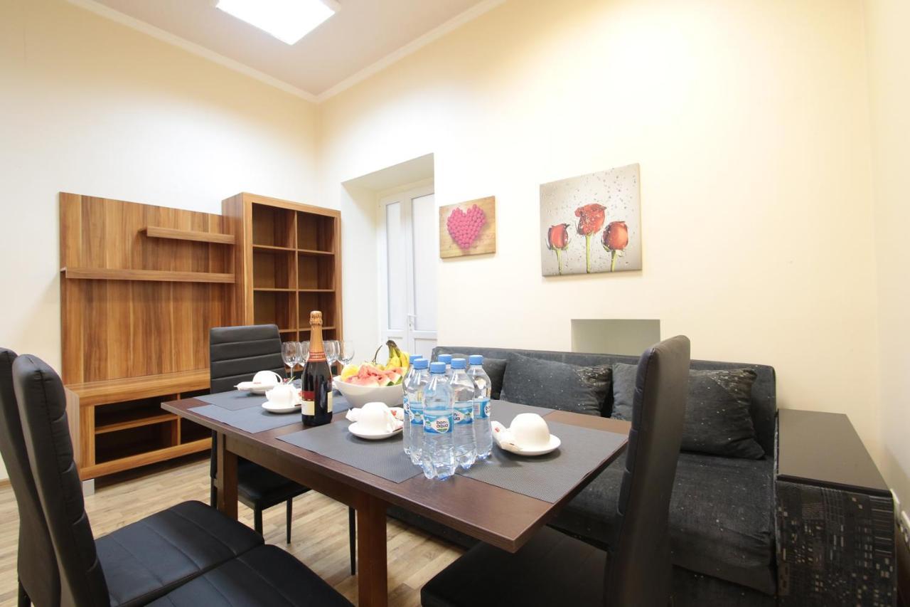 Deluxe Apartments 1326 Lviv Bagian luar foto