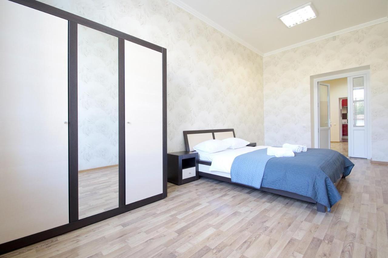 Deluxe Apartments 1326 Lviv Bagian luar foto